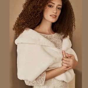 BHLDN Ivory Maxime Faux Fur Wrap 🤍